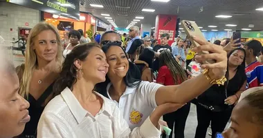 Imagem ilustrativa da imagem Famosos mostram que estão em Salvador para curtir o Carnaval