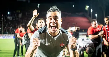Imagem ilustrativa da imagem Fica? Vitória decide se Jair Ventura segue no clube em 2026; saiba