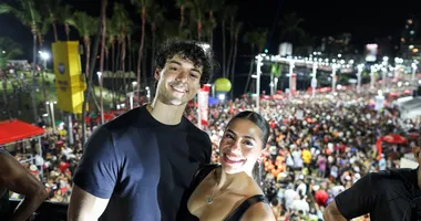 Imagem ilustrativa da imagem Filho de Xanddy brota no trio com noiva para curtir a Melhor Segunda