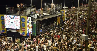 Imagem ilustrativa da imagem Beijo na boca e socos: historiador explica resenhas do Carnaval