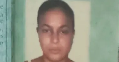 Imagem ilustrativa da imagem Mulher toma gole de refri, passa mal e morre no trabalho em Feira