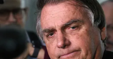 Imagem ilustrativa da imagem Xandão libera Bolsonaro passar por cirurgia, mas com exigências
