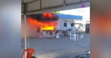 Imagem ilustrativa da imagem Trailer point de motoristas pega fogo e deixa casal no prejuízo