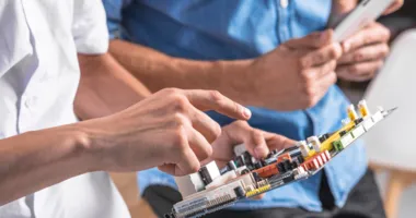 Imagem ilustrativa da imagem SENAI abre vagas gratuitas de jovem aprendiz; Salvador está na lista