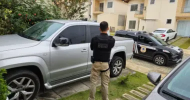 Imagem ilustrativa da imagem Vendedor de carros suspeito de aplicar golpe milionário é preso