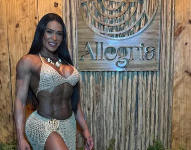 Gra compartilhou registros da viagem nas redes sociais