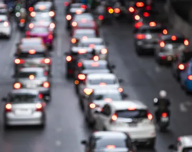 Passageiros ficaram presos nas ferragens com o impacto