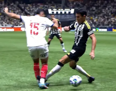 Lance violento foi ignorado pelo árbitro de vídeo da partida