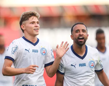 Bell, de apenas 17 anos, foi autor do triunfo tricolor no Ba-Vi