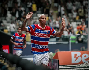 Deyverson marcou o terceiro gol do Fortaleza