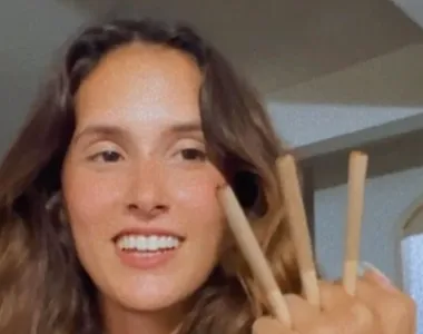 Influenciadora "ervoafetiva" nega tráfico e defende uso da maconha