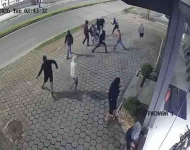 'Lalaus' foram flagrados por câmera de segurança