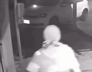 Dupla do mal foi flagrada por câmeras de segurança