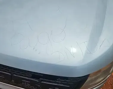 Veículo foi abandonado na estrada