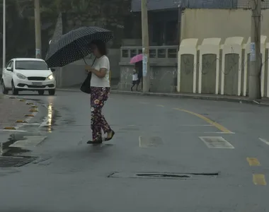 Chuva começou já na madrugada desta segunda-feira (20)
