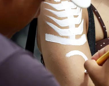 Pintura corporal causa polêmica na Bahia