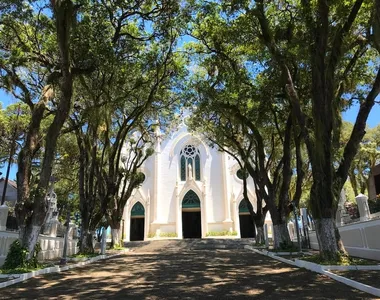 Entrada da capela do Cemitério Campo Santo