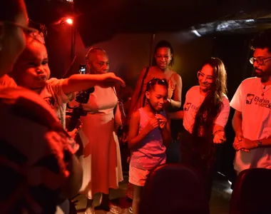 Atração faz público sentir cheiro, clima e drama de incêndio