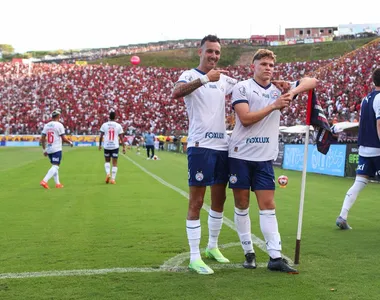 Bahia venceu o Vitória com o placar de 1x0 neste domingo (25)