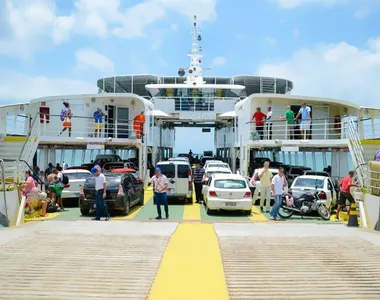 Galera enfrenta filas para embarcar