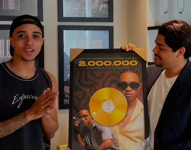 Placa entregue a Hiago