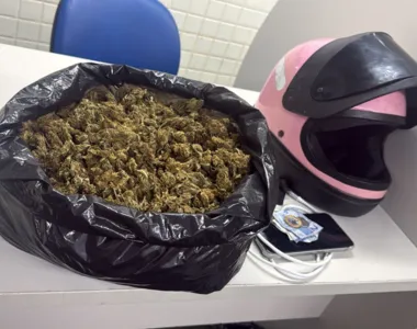 Pacotão de maconha também foi apreendido