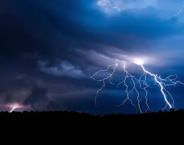 Fenômeno aéreo chama atenção de moradores e crianças