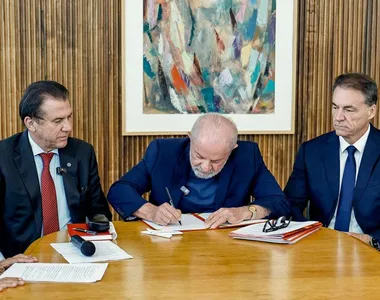 O presidente Lula (PT) durante assinatura da regulamentação do Programa de Alimentação do Trabalhador (PAT)