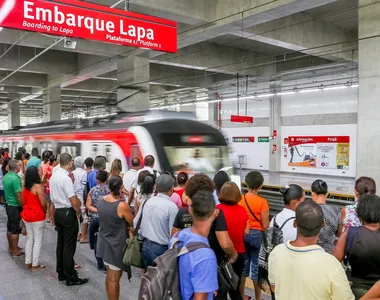 Lentidão atrapalha a vida de usuários do metrô em Salvador