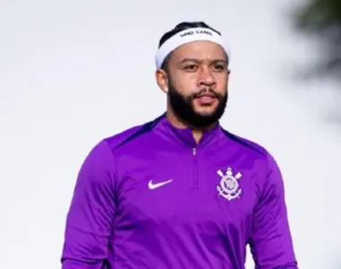 Memphis durante treino do Corinthians