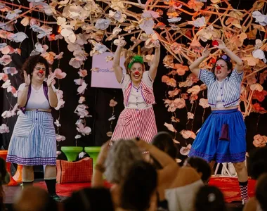 Mulheres garantes os risos