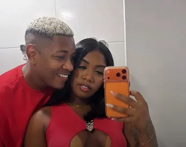 A blogueira confirmou o fim do relacionamento com o artista
