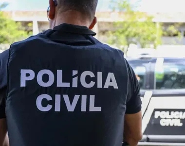 Cabeça cara e braço direito foram presos