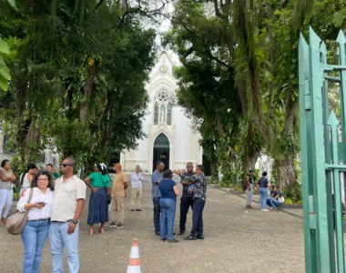 Amigos e fiéis prestaram as últimas homenagens