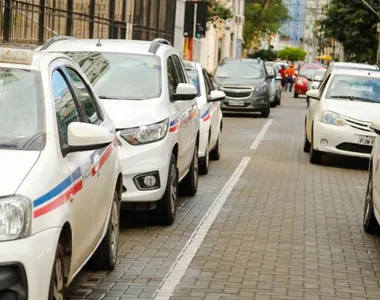 Passageiro de taxi é atingido por tiro em Salvador