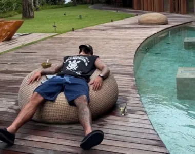 Depay está de boa na Bahia