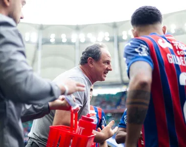 Rogério Ceni cutuca Botafogo e chama Nilton Santos de “campo neutro”