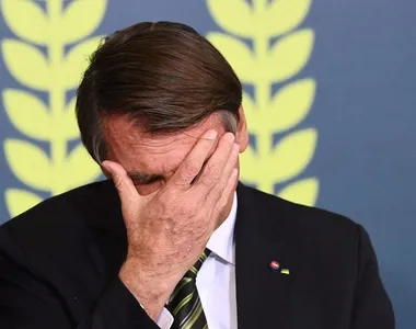 Bolsonaro está sendo acompanhado por um de seus médicos