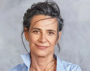 Cantora Simone, de 75 anos