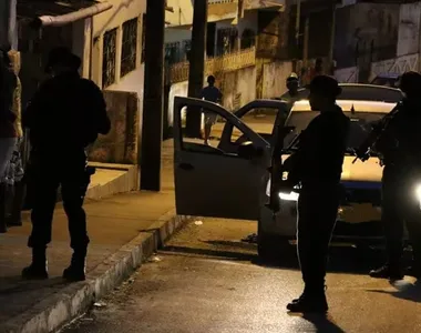 Traficantes teriam levado o policial à força