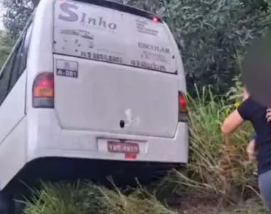 Nove alunos estavam no busu