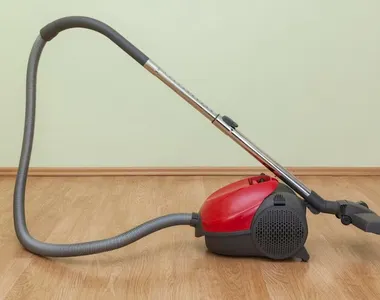 Homem praticou atos obscenos com aspirador de pó