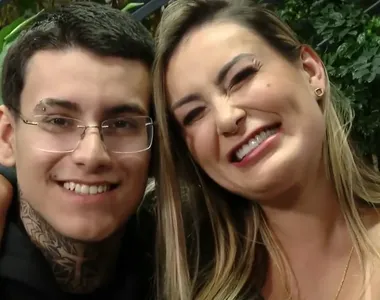 Mãe e filho estão no centro de nova polêmica