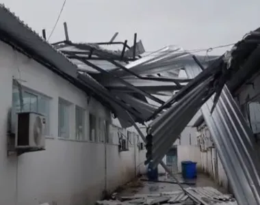 Teto foi arrancado com a ventania
