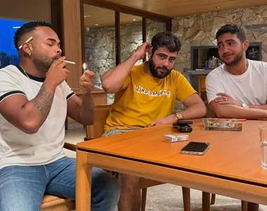 Cristian Bell está na fazenda da dupla Henrique & Juliano