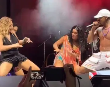 Daniela Mercury faz a "batedeira" com O Kannalha