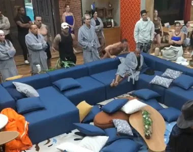 Dudu Camargo foi o responsável por anunciar o recado nada amistoso da direção para demais peões