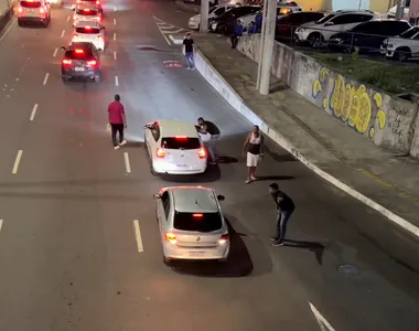 Os atravessadores atuam como uma ‘pré-blitz’ antes do bloqueio do policial