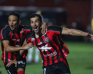 Vitória fez boa partida e garantiu os três pontos