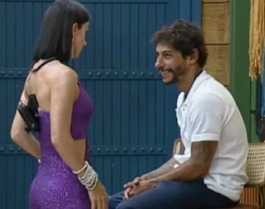 Polêmica vem depois de Shia e Michelle trocarem beijos no programa